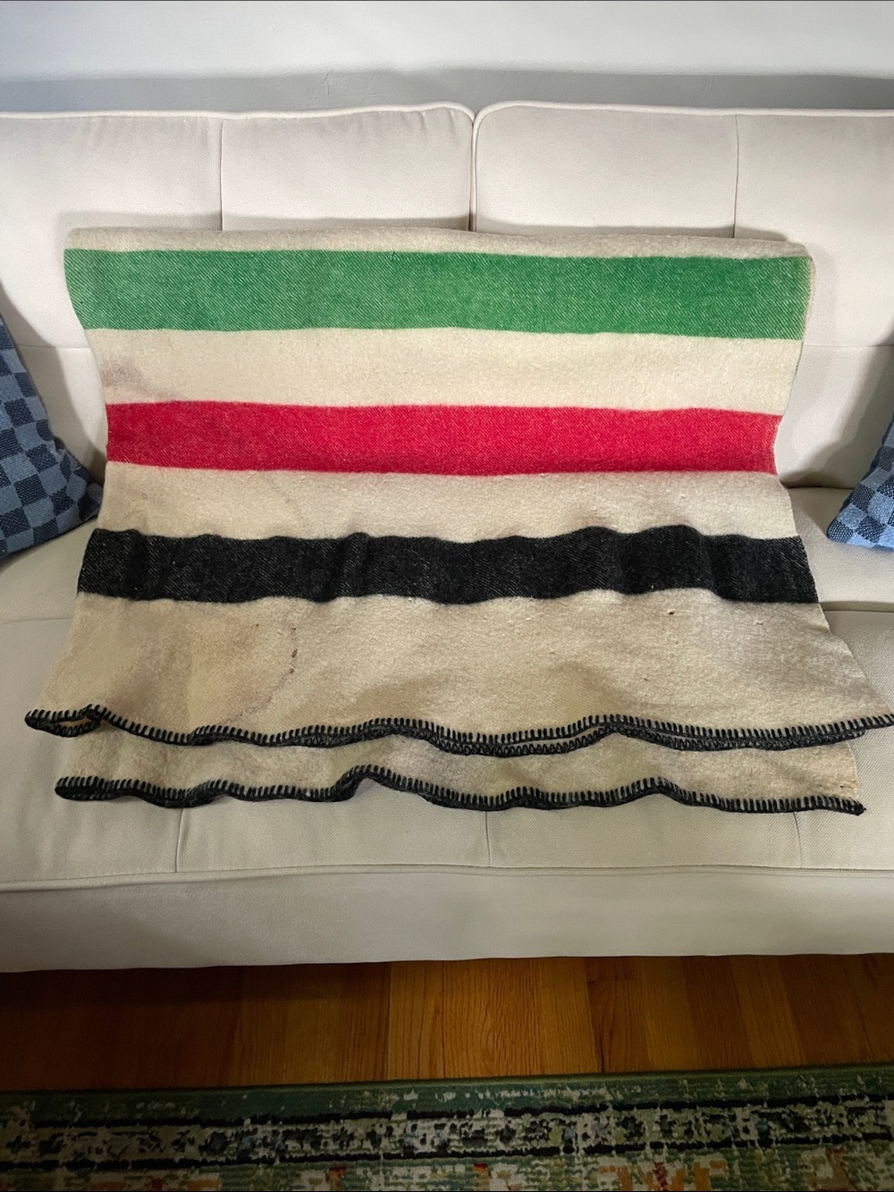 Vintage Woolrich Cream Throw with Red, Green & Black Stripes - Picture 4 of 5